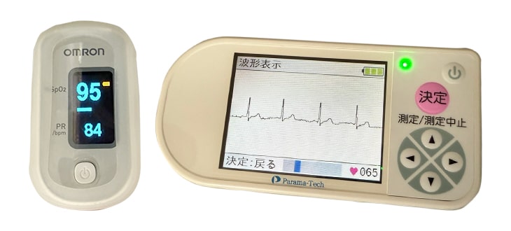 （左）サチュレーション測定器 （右）携帯心電計